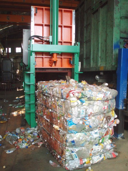 Close-End Baler - TCB 0810 SERIES. Close-End Baler - PET bottle packing